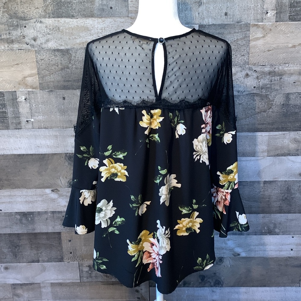 Entro Lace and Foral Flowy Boho Top - Picture 2 of 16